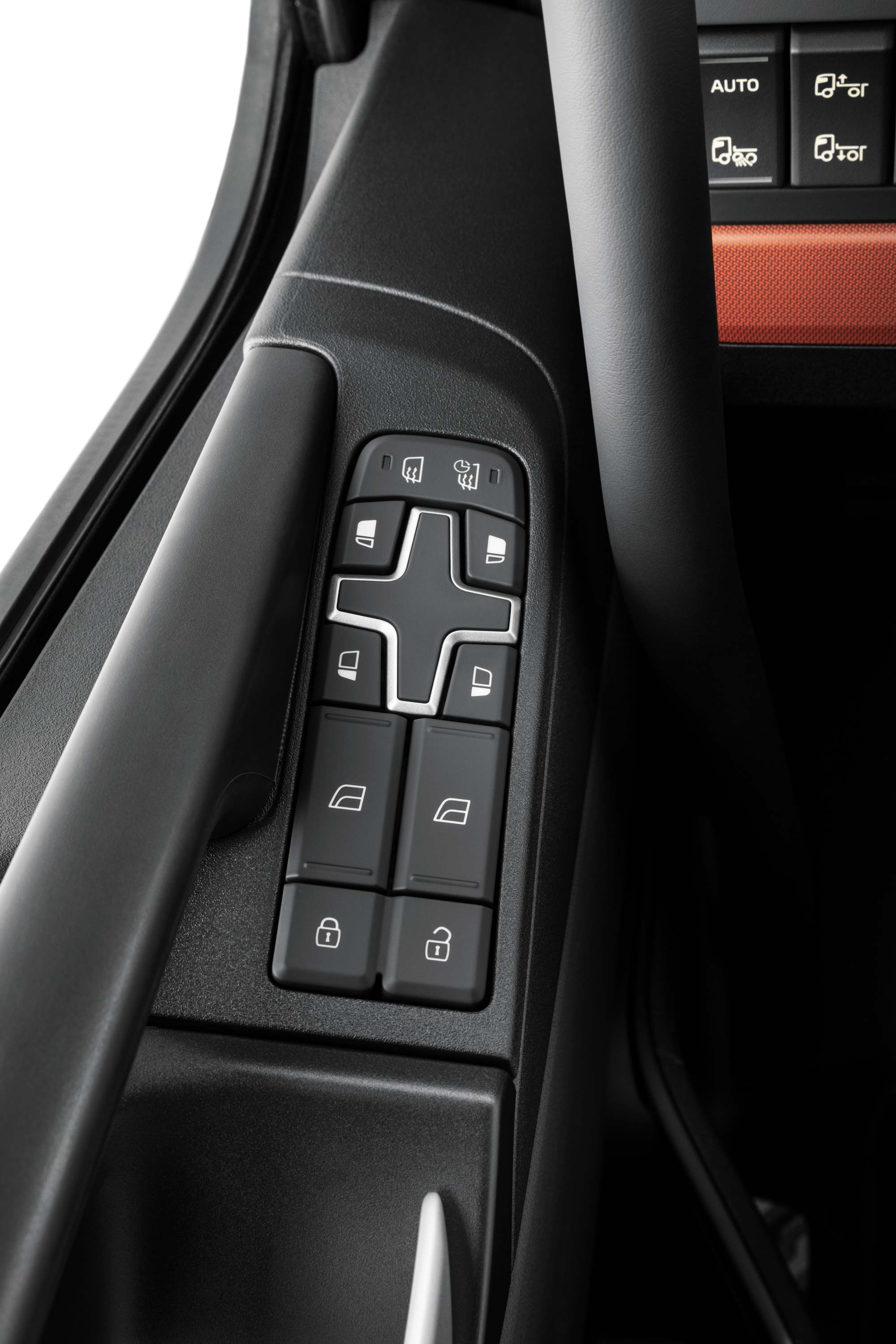 Kontroller integrert i Volvo FH16-interiøret for å lette tilgangen.